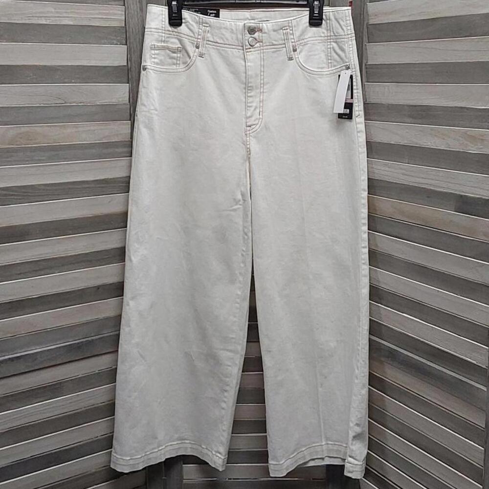 Cropped Jeans with Contrast Stitching | Bandolino | 10